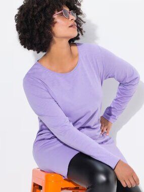 NWOT Long shirt in comfortable fit and crew neck with long sleeves